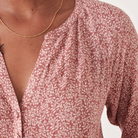 - Faherty Montara Dress
Size Small NEW without tags. Color: Mauve Leaf Batnik - Picture 3 of 7